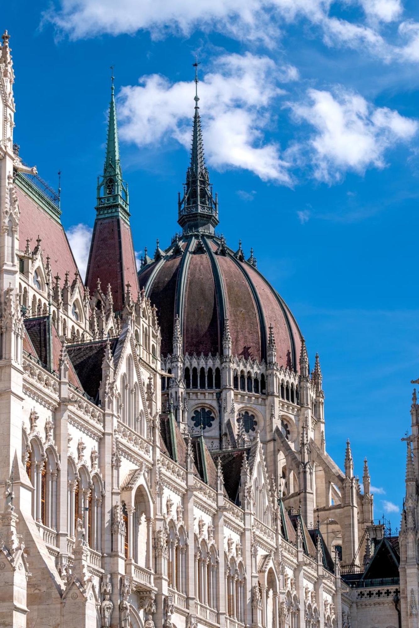 Cosy Parliament Budapeste